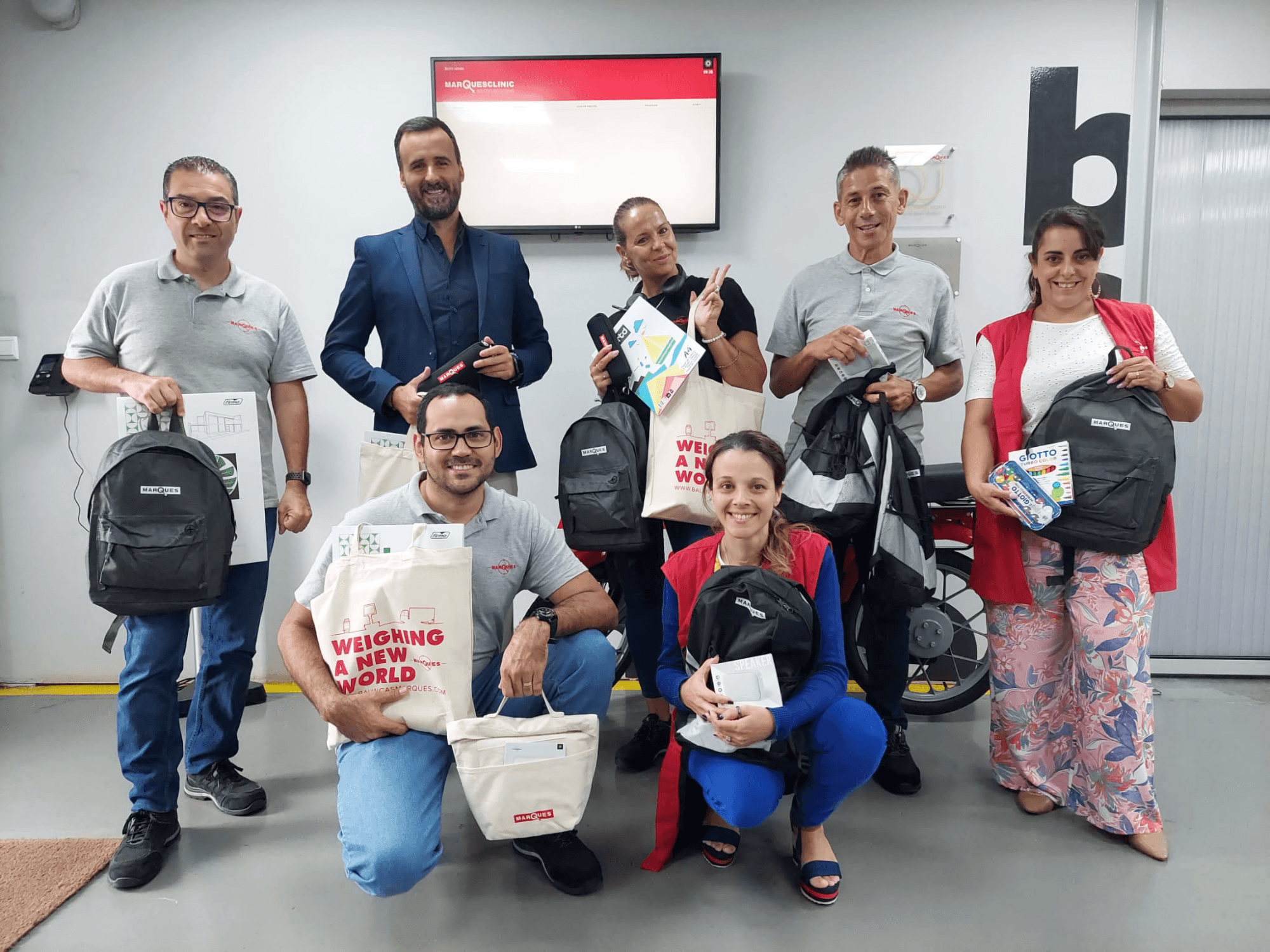 Filhos dos colaboradores do Grupo José Pimenta Marques voltam a receber kits escolares